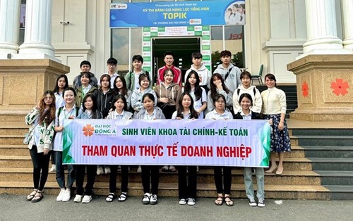 Chuyến tham quan Ngân hàng Eximbank - Trải nghiệm thực tế của sinh viên ngành Tài chính Ngân hàng